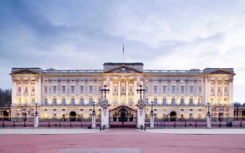 London: City Guided Walking Tour & Thames River Cruise - Exploring the Heart of Westminster