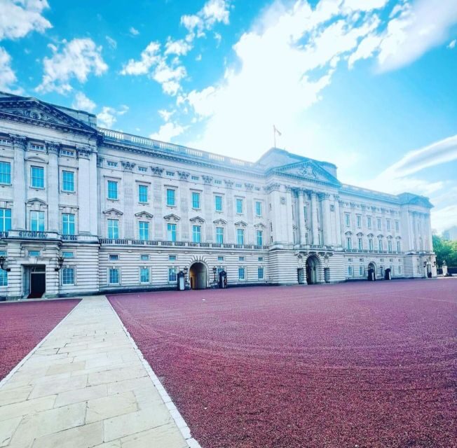 London: Guided Walking Tour with Changing Of The Guard - Starting Point and Initial Impressions