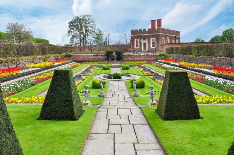 London: Hampton Court Palace Private Tour with Train Option - Detailed Breakdown of the Itinerary