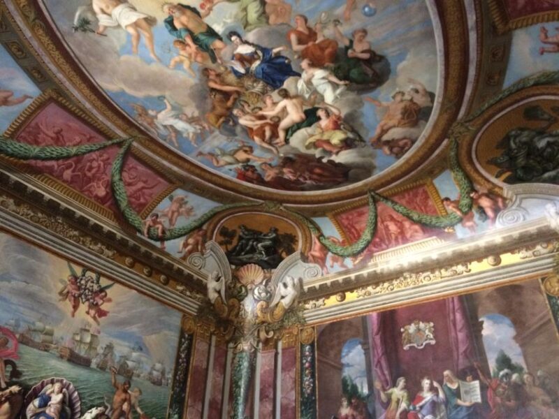 London: Hampton Court Private Guided Tour - Authenticity and Experience