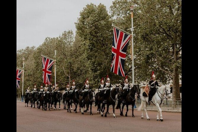 London Highlights: Guided Walking Tour & Changing of the Guards - Location & Starting Point: Easy Access