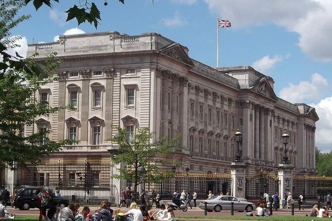 London Highlights - Private Taxi Tour with Hotel Pickup - Exploring London in a Classic Black Cab