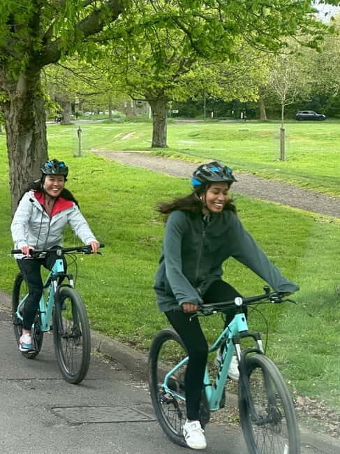 London: Historic Richmond Cycling Tour - Park, River, Palace - Cycling Up Richmond Hill: Stunning Views