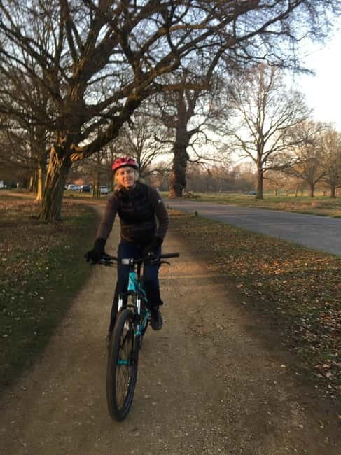 London: Historic Richmond Cycling Tour - Park, River, Palace - Exploring Richmond Green and the Old Palace