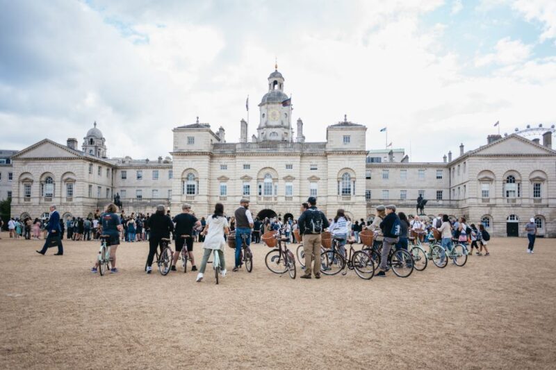 London: Landmarks & Secrets Bike Tour with Pub & Street Art - Key Points