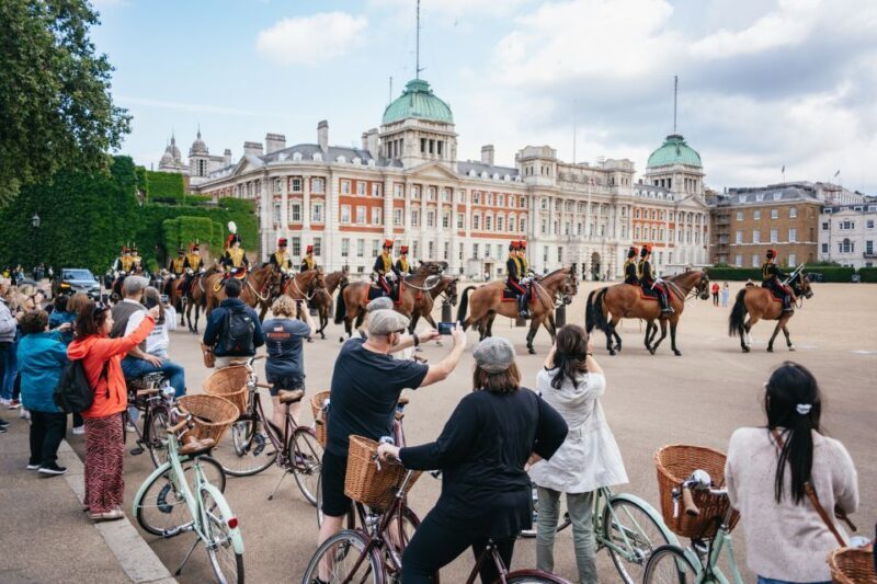 London: Landmarks & Secrets Bike Tour with Pub & Street Art - An Authentic London Adventure on Two Wheels