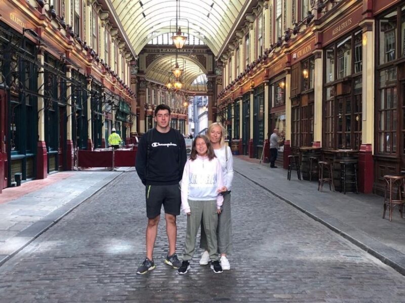 London: Monuments & Back Streets Guided Tour in Black Taxi - FAQ