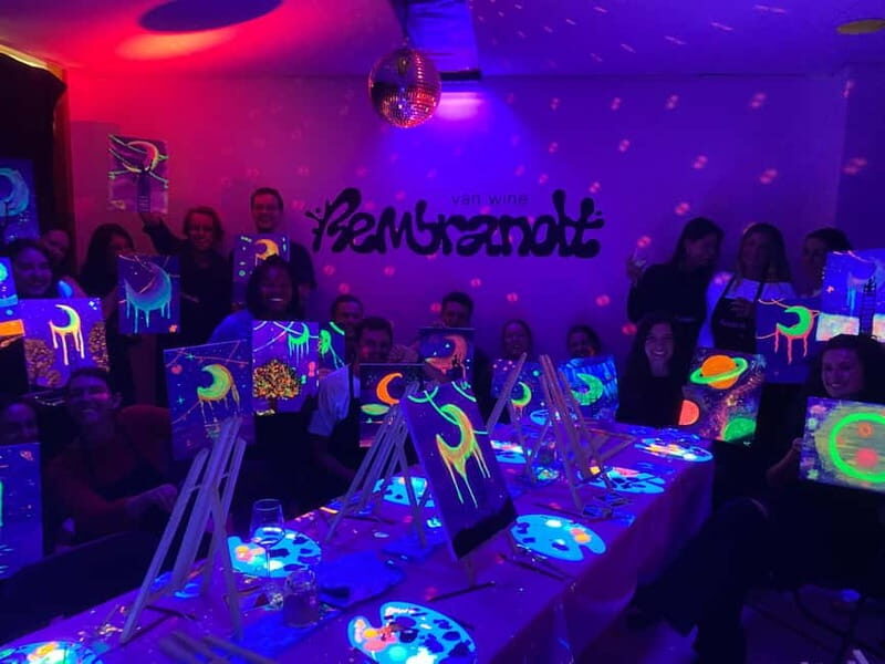 London: Paint and Sip in the Dark with Bottomless Drinks - A Closer Look at the Experience