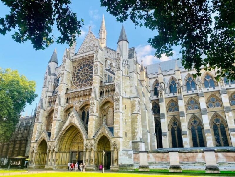 London: Private Royal Walking Tour with a Local Guide - Discover London’s Royal Landmarks with a Private Guide
