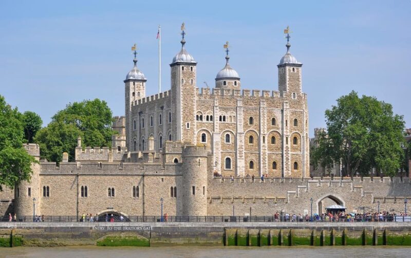 London: Private Taxi 50+ Sights Tour & Tower of London - Who Should Consider This Tour?