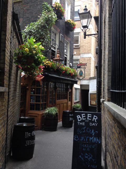 London: Private Tour Of Historic Pubs With A Friendly Guide - London: Private Tour Of Historic Pubs With A Friendly Guide