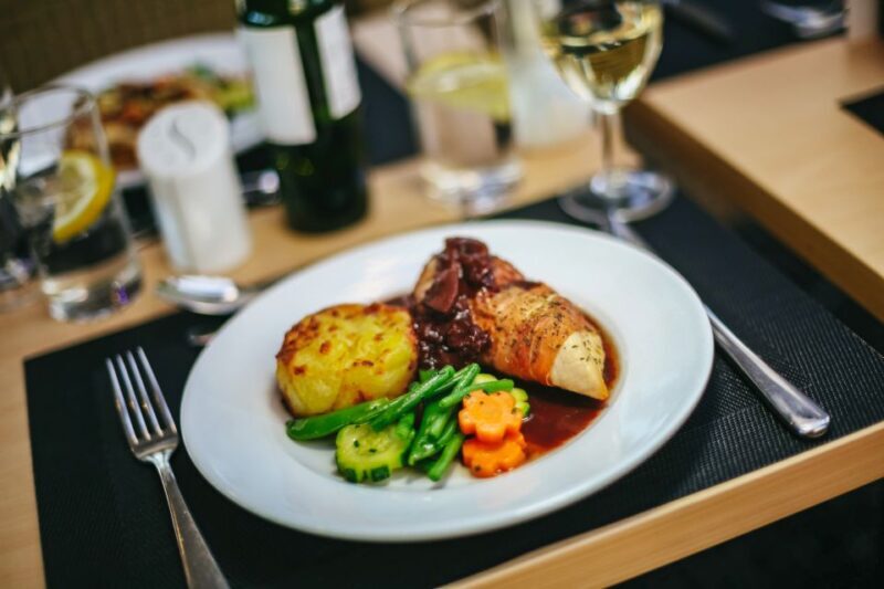 London: River Thames Dinner Cruise - FAQs