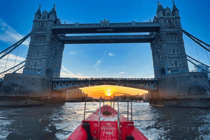 London: River Thames Sunset Speedboat Experience with Drink - FAQs