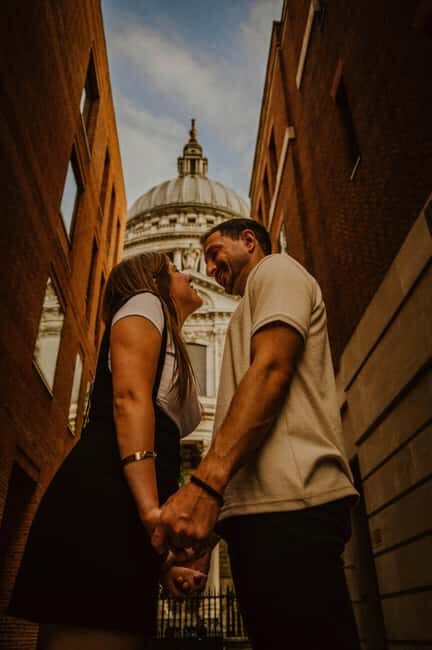 London: Romantic Photoshoot In Iconic Landmarks - London: Romantic Photoshoot In Iconic Landmarks