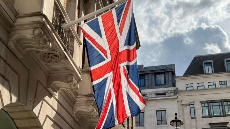 London: Royal Historic Pubs Walking Tour - Authentic Experiences, Not Just a Pub Crawl