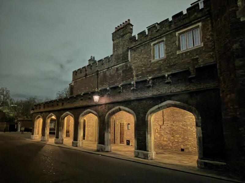 London : Royal Westminster By Night Walking Tour - Engaging Overview of the Royal Westminster By Night Walking Tour