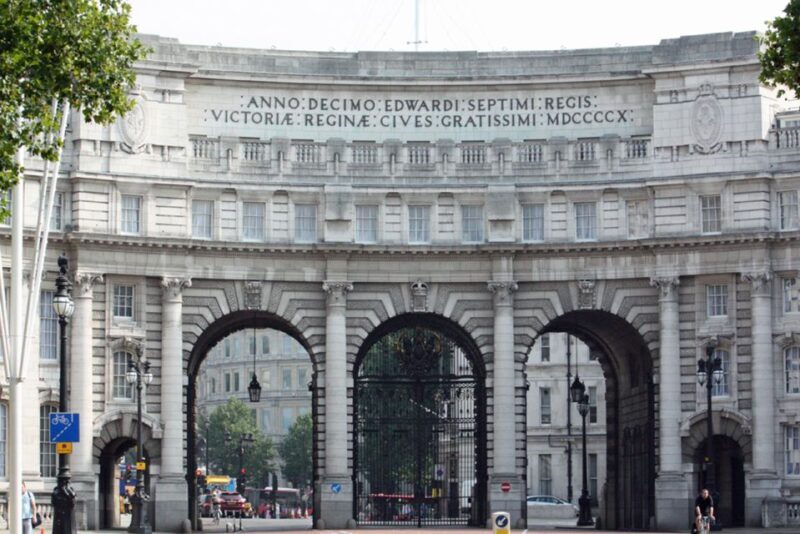 London: Smartphone Heritage Walks Trafalgar Square - Why We Think This Experience Is Worth It