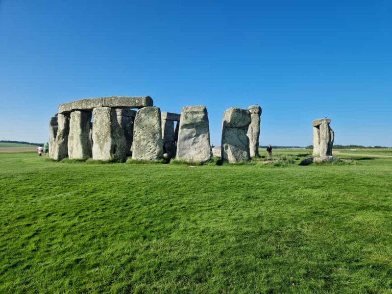 London: Stonehenge and Woodhenge Private Black Cab Tour - Key Points