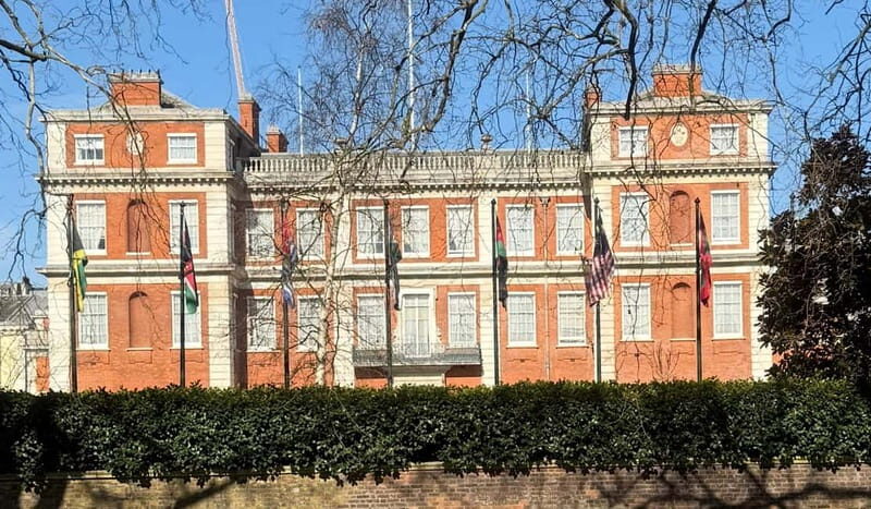 London: The Crown Royal Palaces and Royal Parks Walking Tour - Key Points