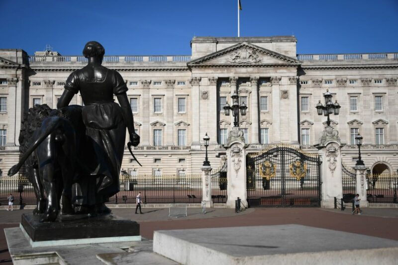 London: Top 30 Sights Walking Tour and Clink Prison Entry - FAQs