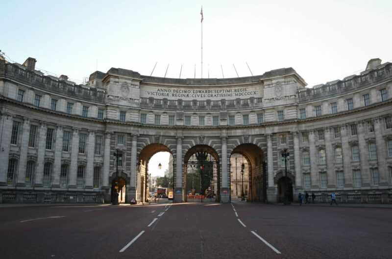 London: Top 30 Sights Walking Tour and London Dungeon Entry - FAQs