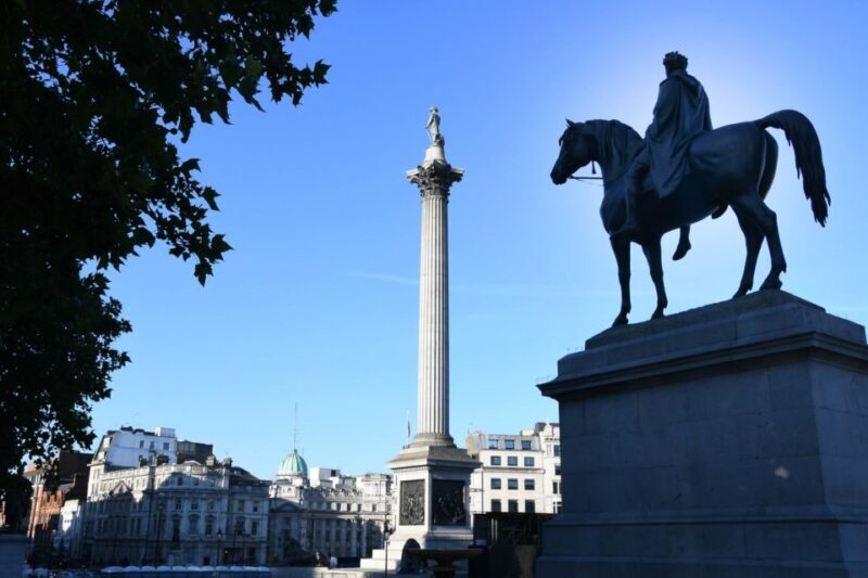 London: Top 30 Sights Walking Tour and Tower Bridge Exhibit - Detailed Breakdown of the Itinerary