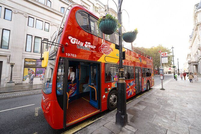 London Tour Hop-on Hop-off Bus with Optional Thames River cruise - Onboard Experience and Practicalities