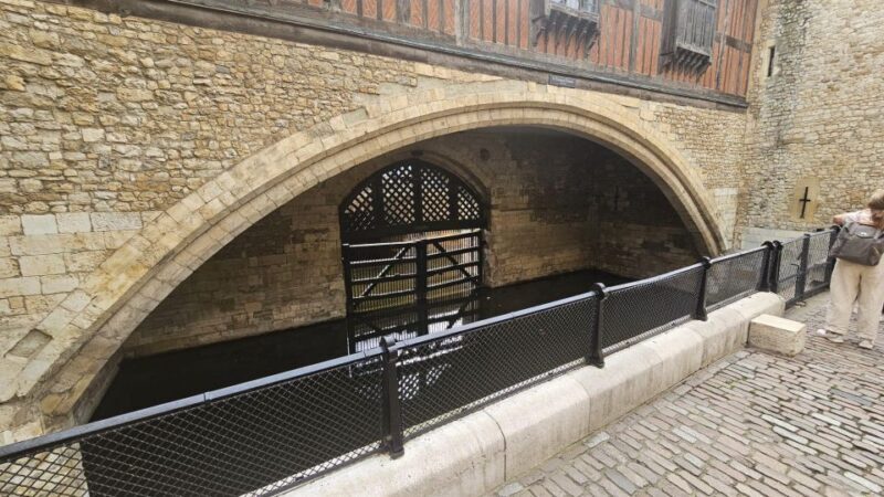 London: Tower of London and Crown Jewels Easy Access Tour - The Sum Up
