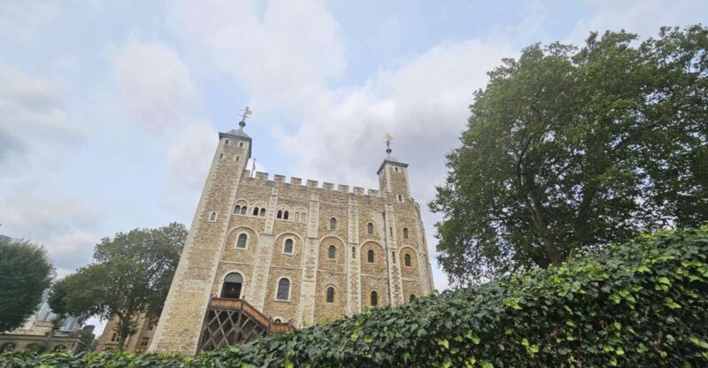 London: Tower of London and Crown Jewels Easy Access Tour - Frequently Asked Questions