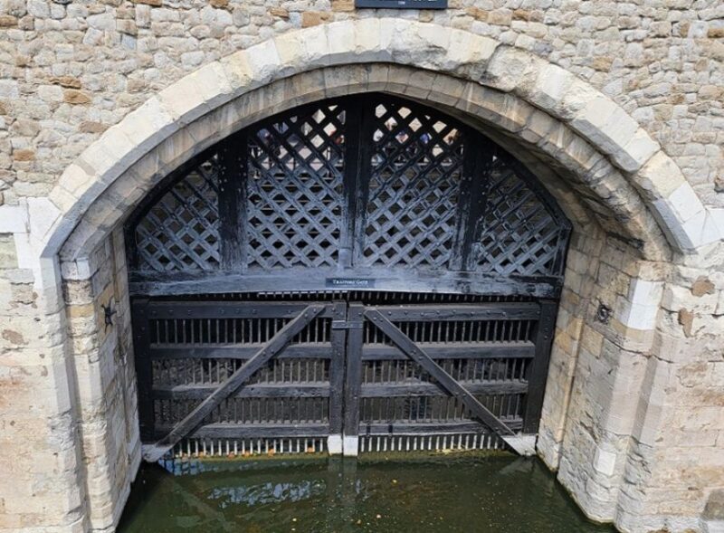 London: Tower of London Guided Tour with Boat Ride - Key Points