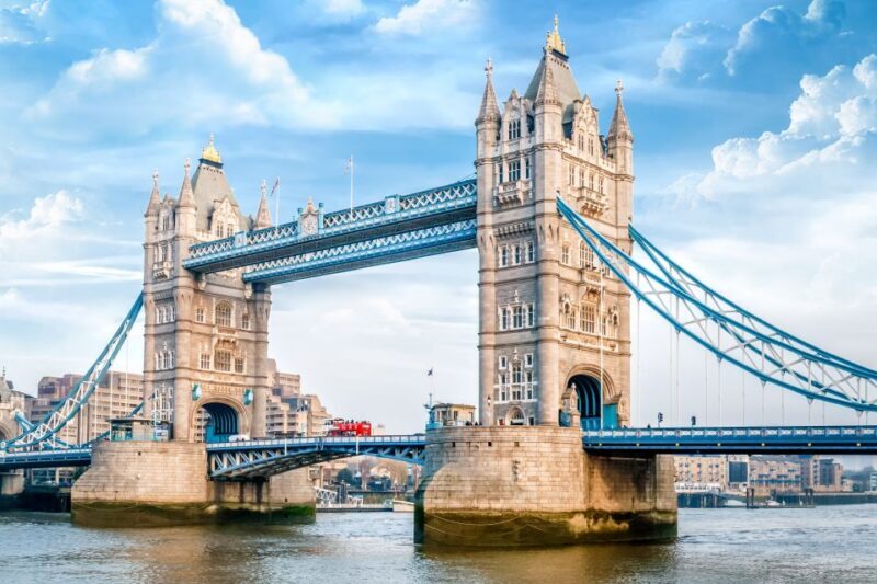 London: Tower of London Guided Tour with Crown Jewels Option - Exploring the Tower of London: What Youll Experience