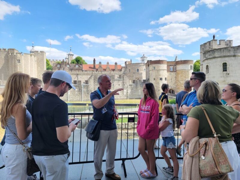 London: Tower of London Tour with Crown Jewels & Beefeaters - Guided Tour of the Highlights