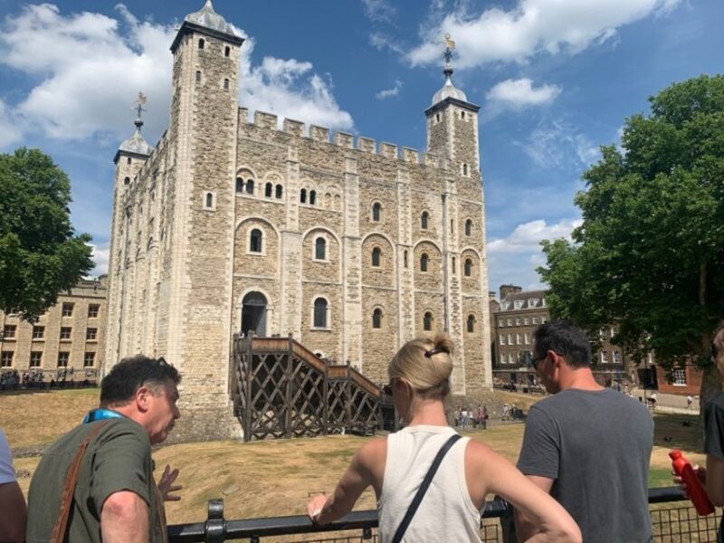 London: Tower of London Tour with Crown Jewels & Beefeaters - The Crown Jewels: A Showstopper
