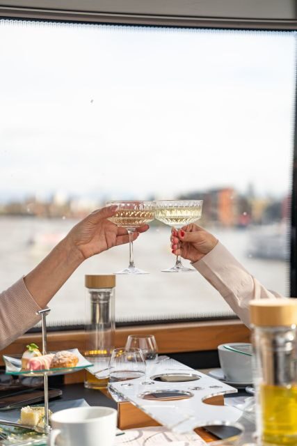 London: Traditional Afternoon Tea Tour in a Luxury Coach - What Past Participants Say