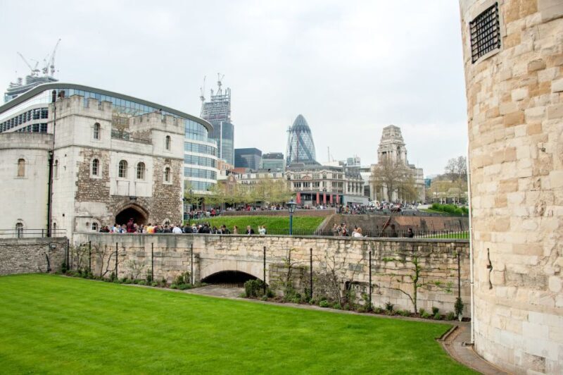 London: Vintage Bus Tour and London Eye Ticket - Who Should Consider This Tour?