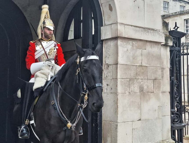 London Walking Tour: Buckingham Palace to Big Ben in 2 hours - Discover London’s Majesty in Just Two Hours