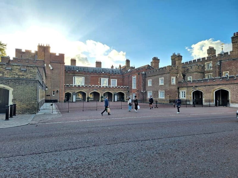 London Walking Tour: Buckingham Palace to Big Ben in 2 hours - Who Should Book This Tour?