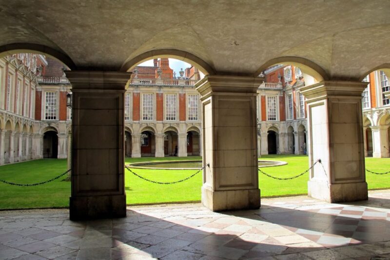 London: Windsor, Hampton Court Palace with Free Snack Pack - Key Points
