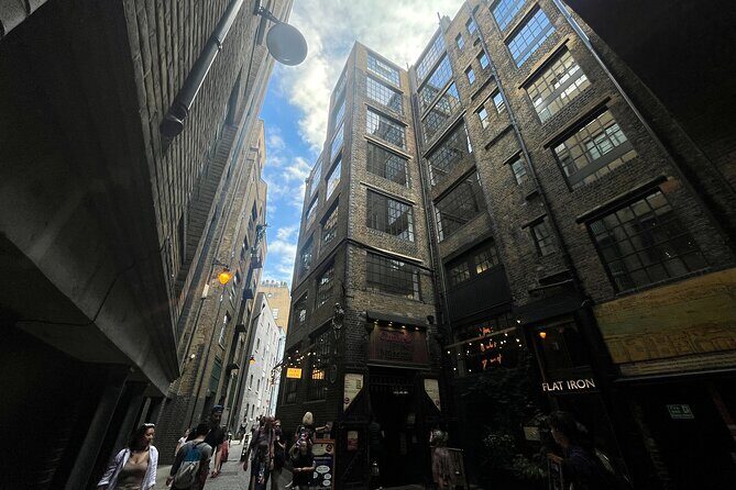 London Witches and History Walking Tour - A Deep Dive into the London Witches and History Walking Tour