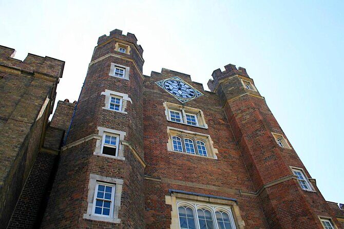 Londons Crown Secret: Self-Guided Royal Puzzle Quest - Key Points