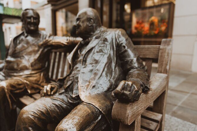 London:Winston Churchill Walking Tour with WII War Rooms Entrance - FAQ