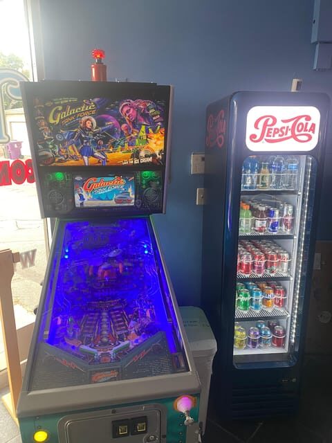 Long Beach: Pinball Arcade 40 Pinball Machines on Freeplay - Long Beach: Pinball Arcade 40 Pinball Machines on Freeplay