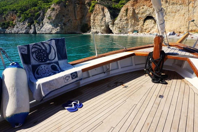Longos Town: Trizónia Island Boat Cruise with Food & Drinks - Key Points