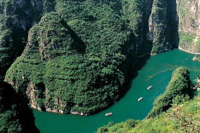Longqingxia Gorge Cruise and Guyaju Cave Dwellings Private Day Tour - Key Points