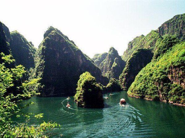 Longqingxia Gorge Cruise and Guyaju Cave Dwellings Private Day Tour - The Human Touch: Guides and Reviews