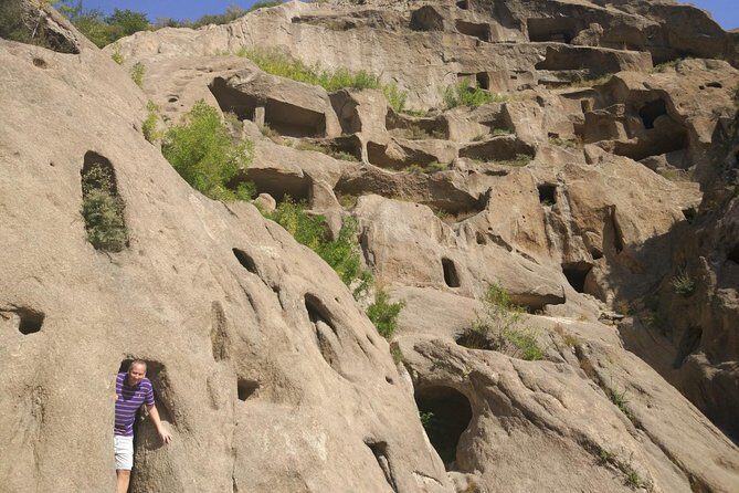 Longqingxia Gorge Cruise and Guyaju Cave Dwellings Private Day Tour - FAQ