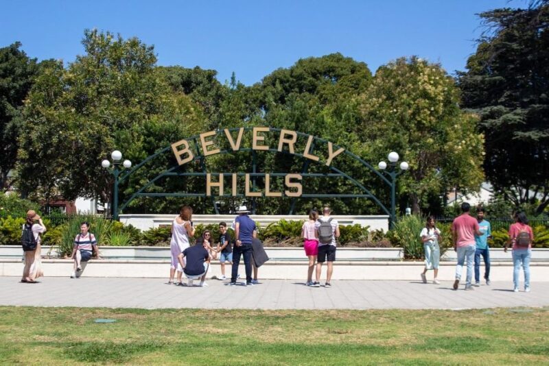 Los Angeles: Famous Neighbourhoods and Celebrity Homes Tours - Discover Los Angeles: Neighbourhoods, Landmarks, and Celebrity Homes in One Full-Day Tour