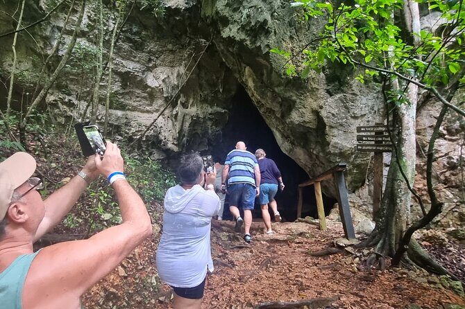 Los Haitises Day Trip with Montaña Redonda and Paraíso Caño Hondo - FAQ