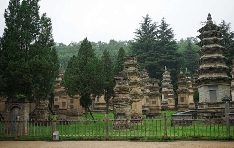Louyang Day Tour from Xian: Longmen Grottoes, Shaolin Temple - Exploring the Longmen Grottoes