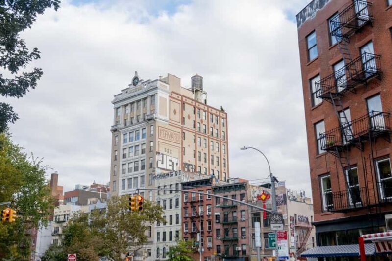 Lower East Side Experience w/ 4 Delis & Synagogue Entry - A Detailed Look at the Lower East Side Experience